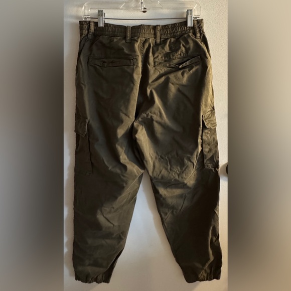 Uniqlo Men's Olive Cargo Jogger Pants - Picture 2 of 2